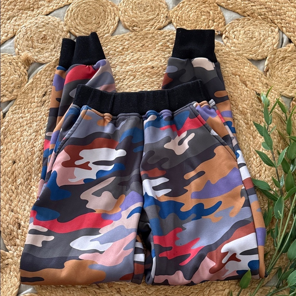 Lola & The Boys Camo Unisex Jogger. Size 12